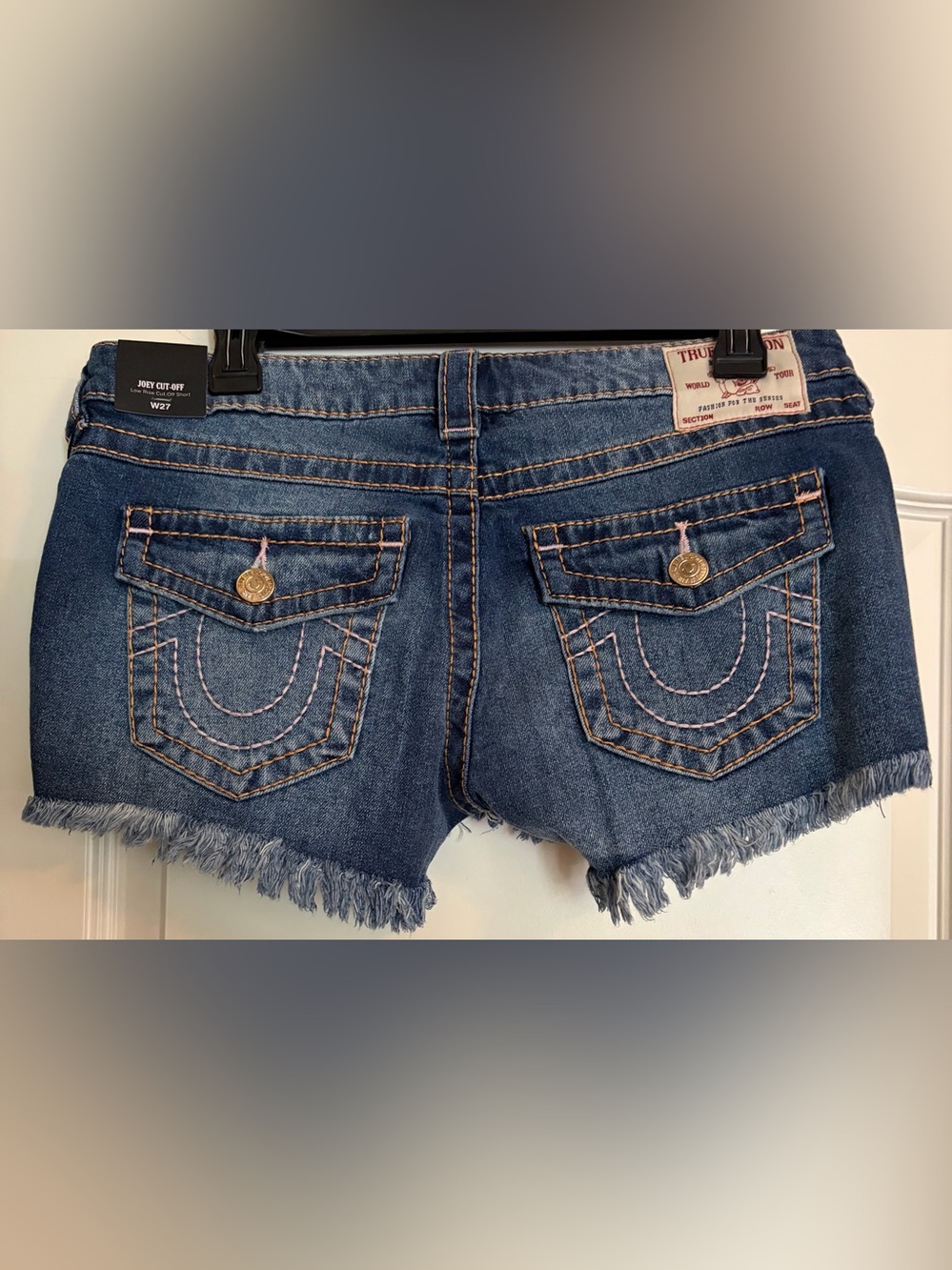 NEW WITH TICKETS ON!
TRUE RELIGION JOEY CUT OFF